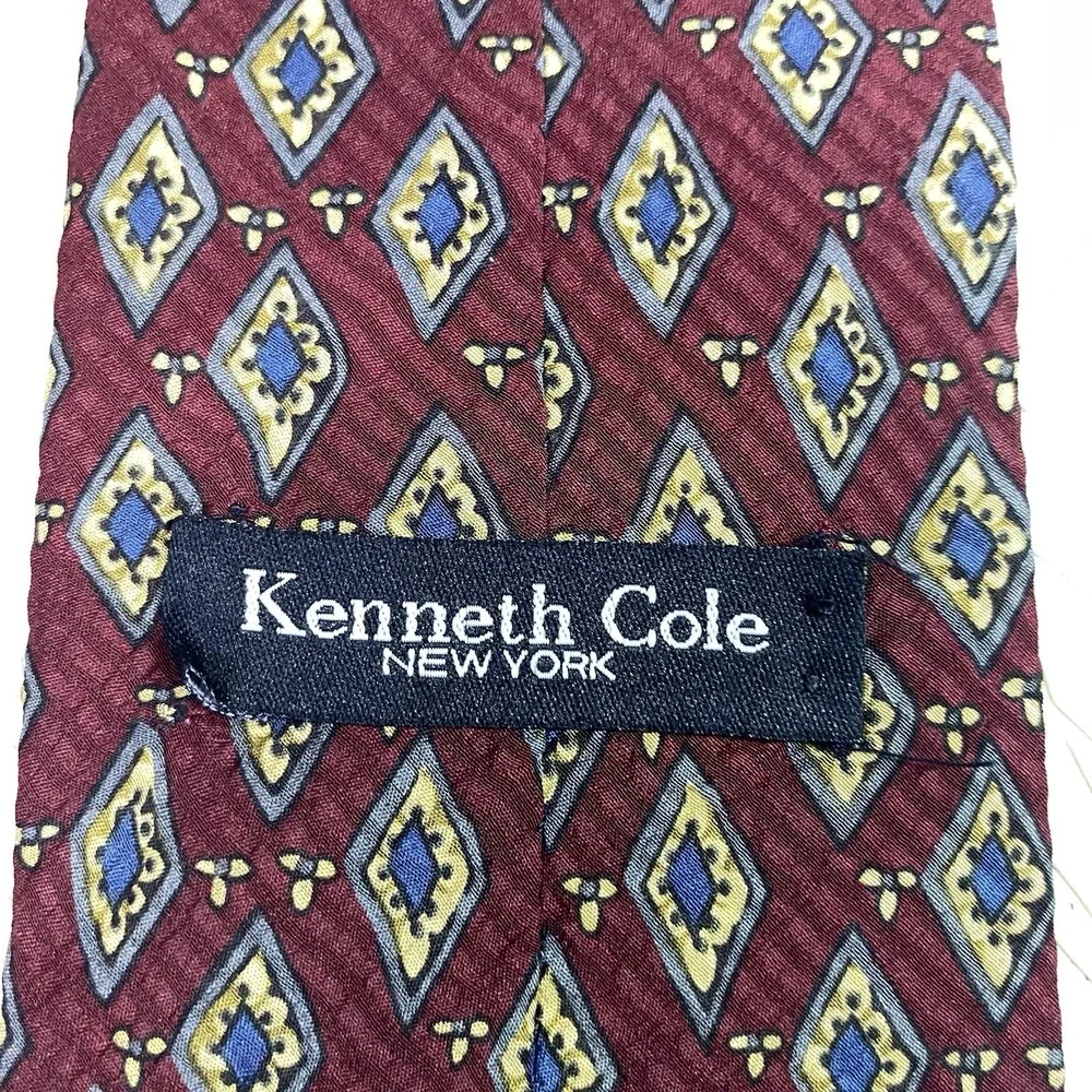 KENNETH COLE MENS TIE‎ RED W/BEIGE & BLUE 100% Silk 58